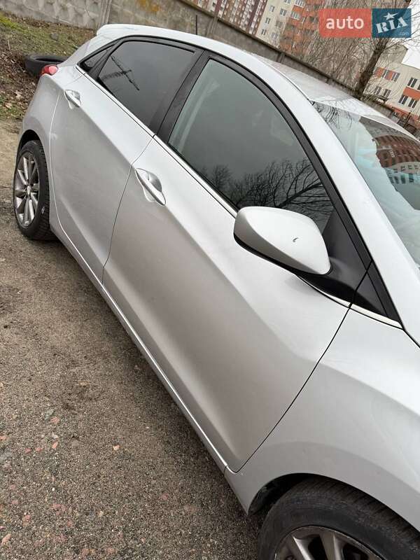 Хэтчбек Hyundai Elantra 2016 в Киеве