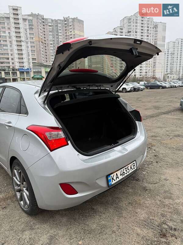 Хэтчбек Hyundai Elantra 2016 в Киеве