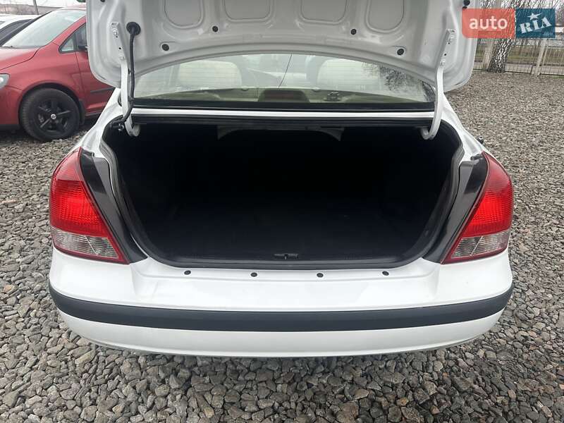 Седан Hyundai Elantra 2004 в Смеле