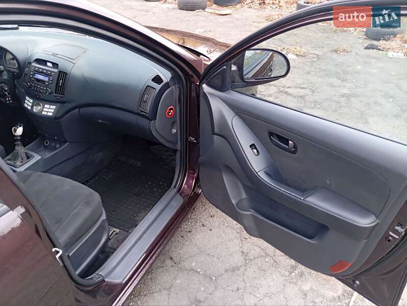 Седан Hyundai Elantra 2008 в Вышгороде