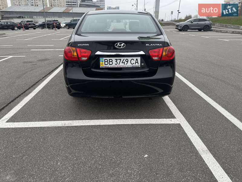 Седан Hyundai Elantra 2010 в Києві