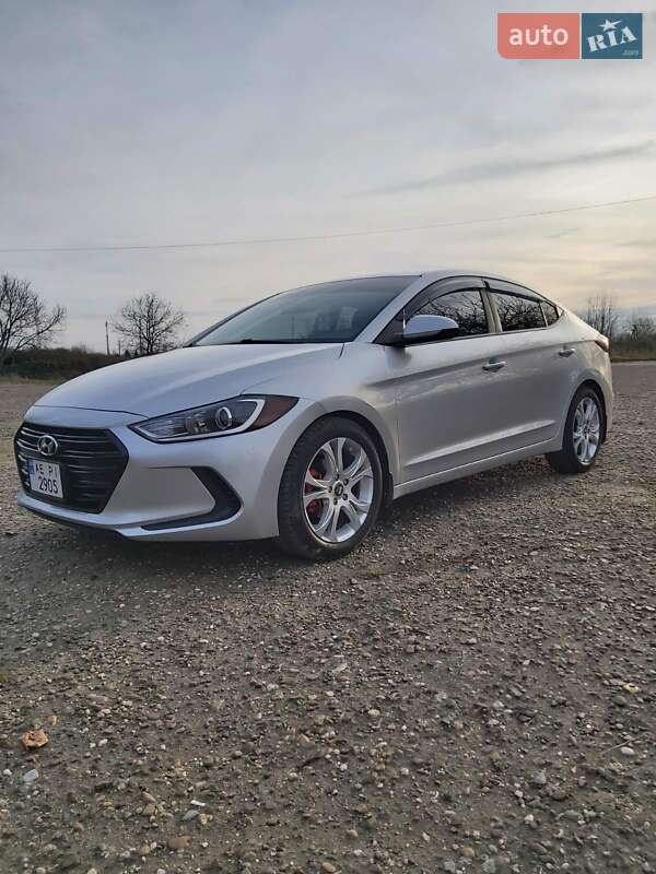 Седан Hyundai Elantra 2017 в Ужгороде
