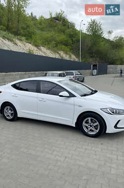 Седан Hyundai Elantra 2017 в Івано-Франківську