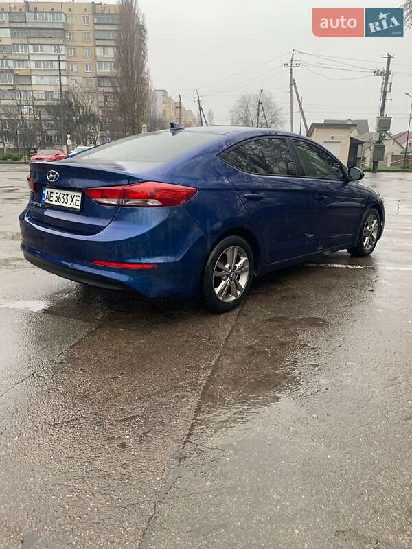 Седан Hyundai Elantra 2016 в Киеве