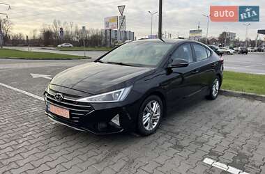 Седан Hyundai Elantra 2018 в Киеве