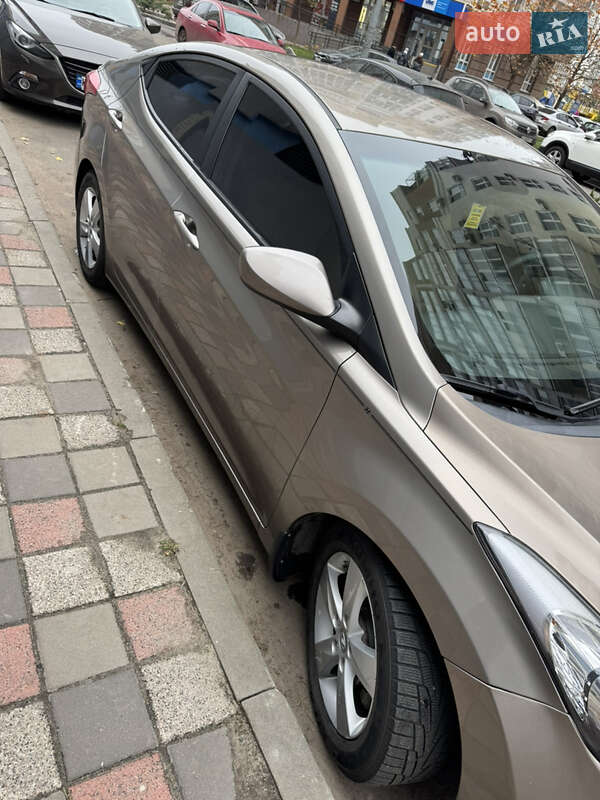 Седан Hyundai Elantra 2013 в Киеве