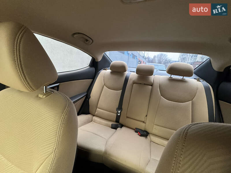 Седан Hyundai Elantra 2013 в Киеве