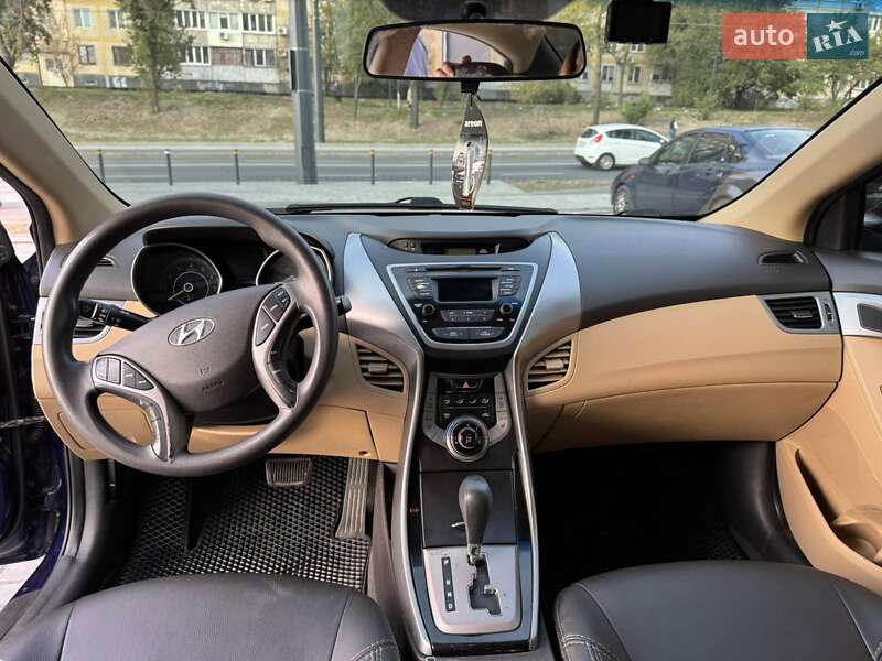 Седан Hyundai Elantra 2013 в Днепре