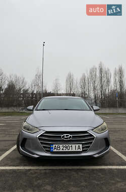 Седан Hyundai Elantra 2016 в Киеве