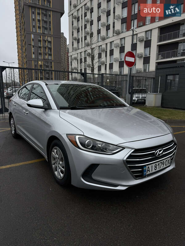 Седан Hyundai Elantra 2016 в Киеве