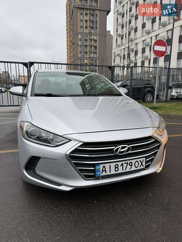 Седан Hyundai Elantra 2016 в Киеве