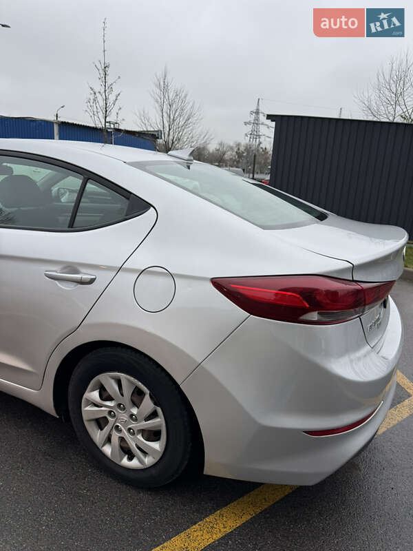 Седан Hyundai Elantra 2016 в Киеве