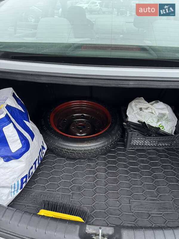 Седан Hyundai Elantra 2016 в Киеве