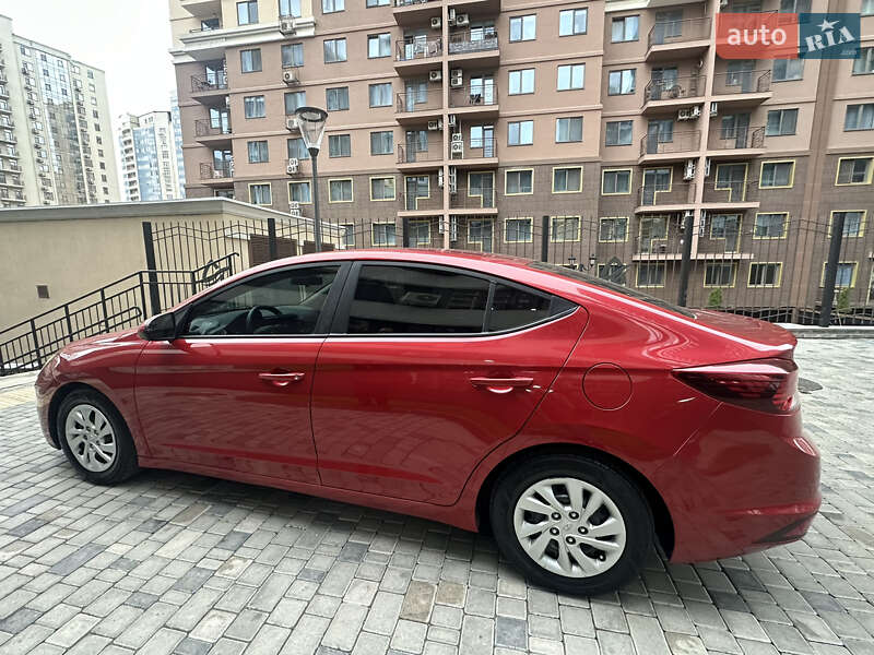 Седан Hyundai Elantra 2019 в Одессе
