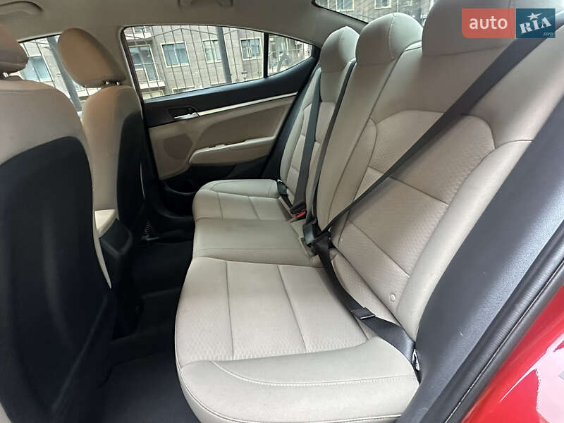 Седан Hyundai Elantra 2019 в Одессе
