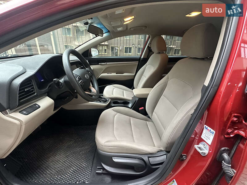 Седан Hyundai Elantra 2019 в Одессе