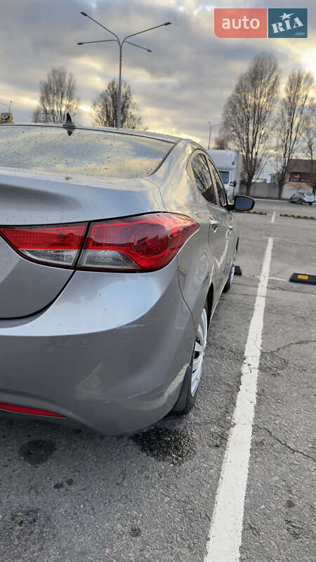 Седан Hyundai Elantra 2011 в Дніпрі