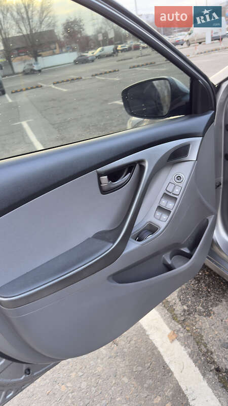 Седан Hyundai Elantra 2011 в Дніпрі