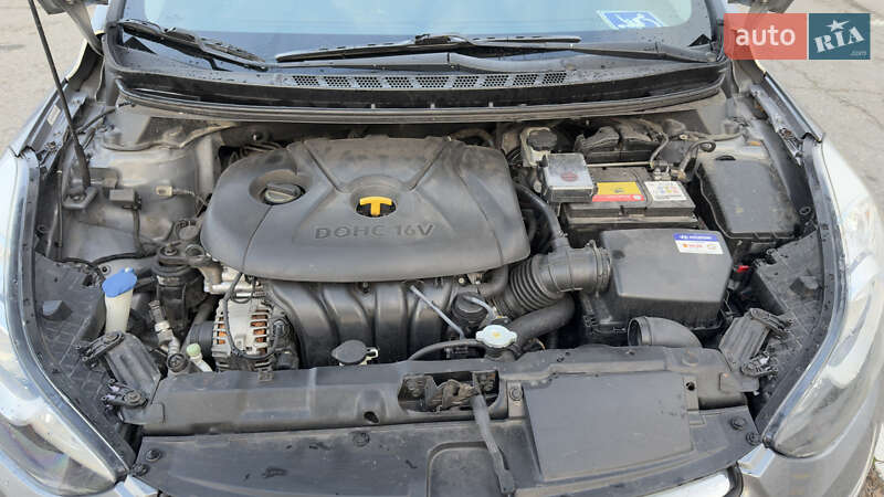Седан Hyundai Elantra 2011 в Дніпрі