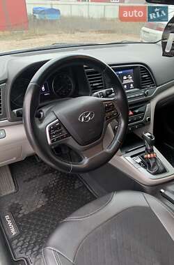 Седан Hyundai Elantra 2017 в Ирпене