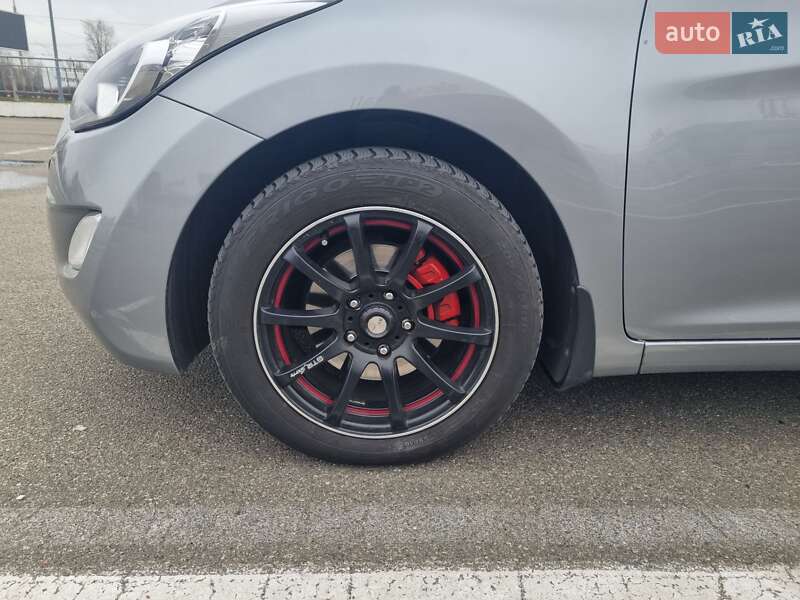 Седан Hyundai Elantra 2012 в Києві