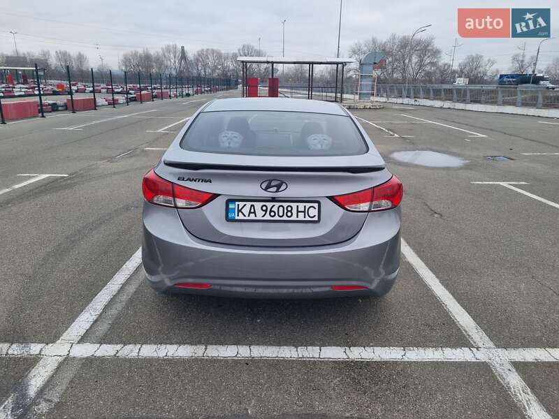 Седан Hyundai Elantra 2012 в Києві