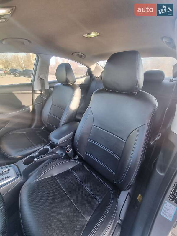 Седан Hyundai Elantra 2012 в Києві