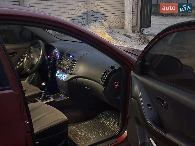 Седан Hyundai Elantra 2008 в Демидове