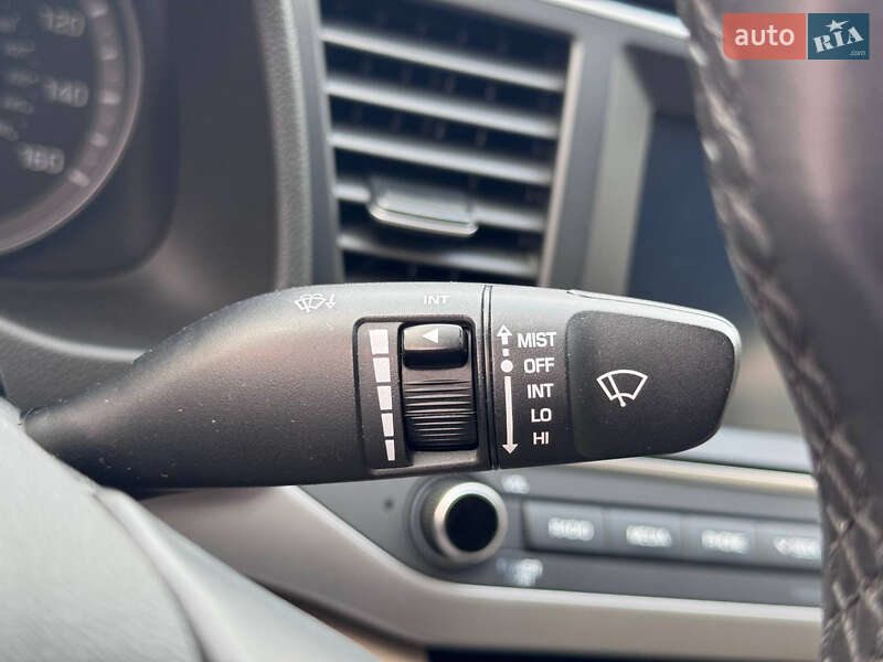 Седан Hyundai Elantra 2018 в Дніпрі