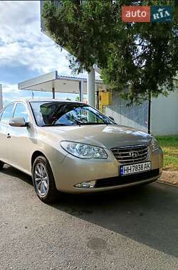Седан Hyundai Elantra 2010 в Роздільній