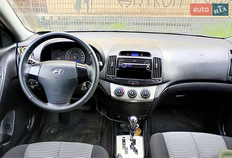 Седан Hyundai Elantra 2010 в Одессе