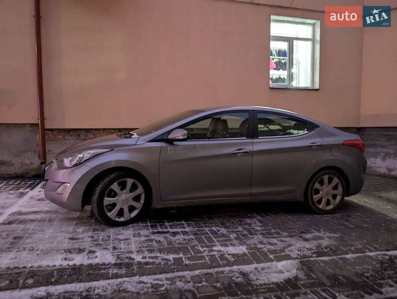 Седан Hyundai Elantra 2012 в Городку