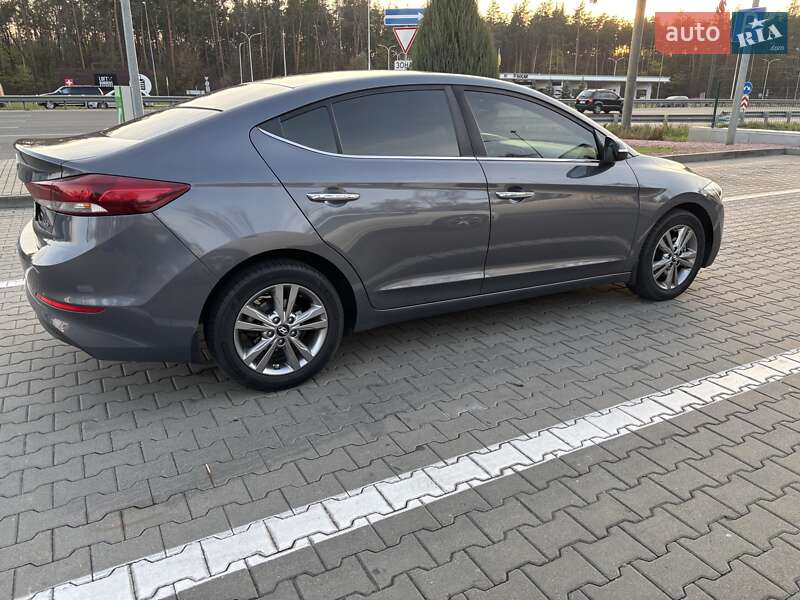 Седан Hyundai Elantra 2018 в Киеве