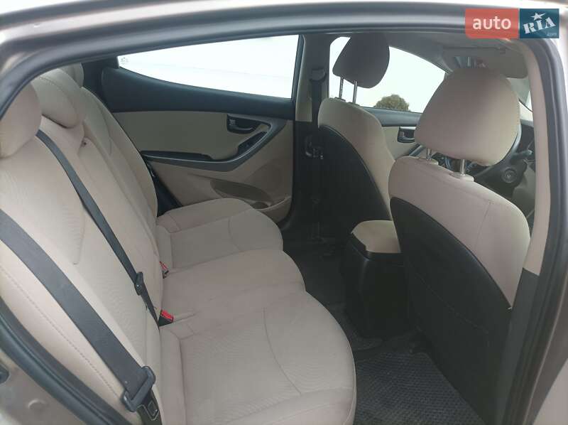 Седан Hyundai Elantra 2014 в Подрясном фото 6 Седан Hyundai Elantra 2014 в Подрясном