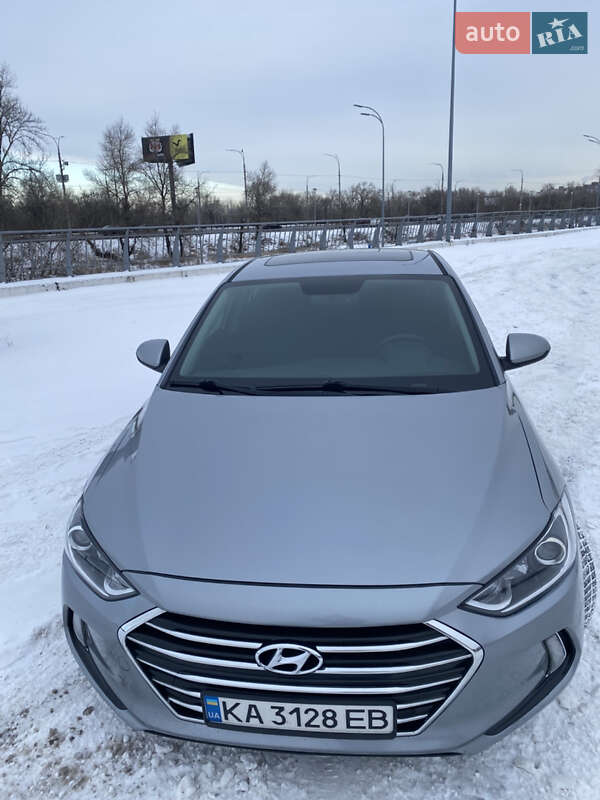 Седан Hyundai Elantra 2017 в Киеве