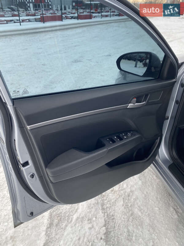 Седан Hyundai Elantra 2017 в Киеве