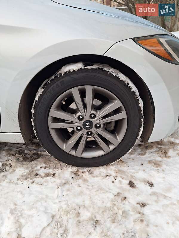 Седан Hyundai Elantra 2016 в Києві фото 5 Седан Hyundai Elantra 2016 в Києві