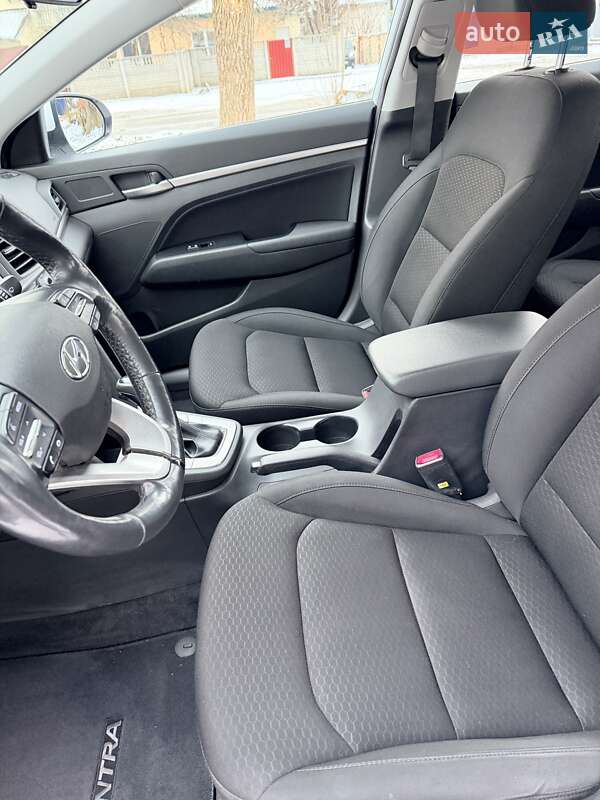 Седан Hyundai Elantra 2018 в Киеве