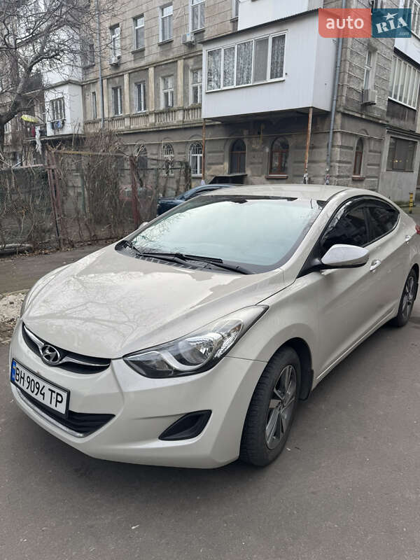 Hyundai Elantra 2013
