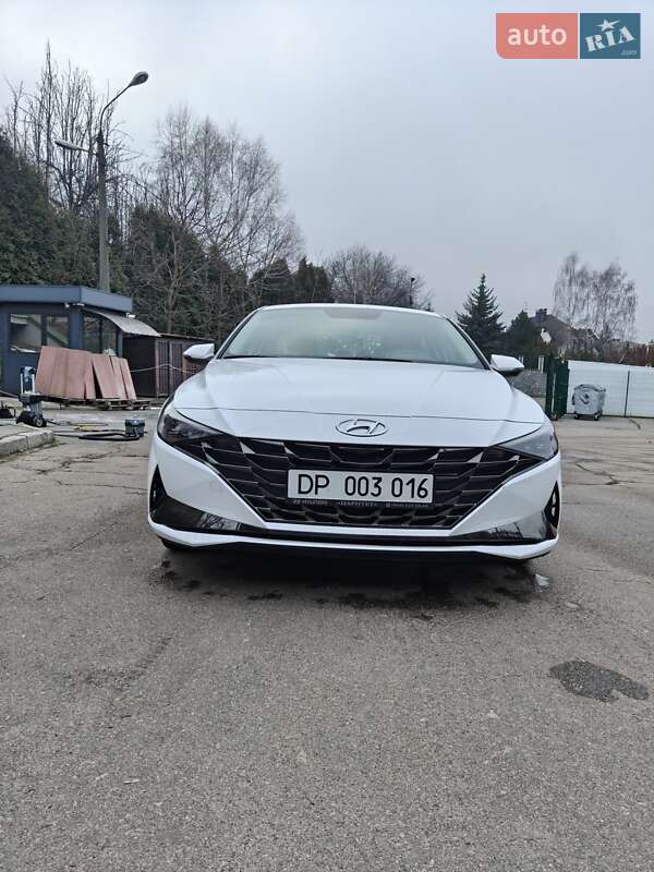 Hyundai Elantra 2021