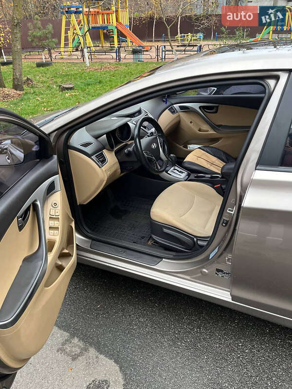 Седан Hyundai Elantra 2011 в Броварах