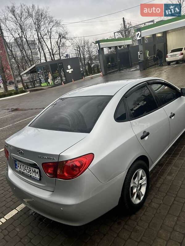 Седан Hyundai Elantra 2010 в Харькове