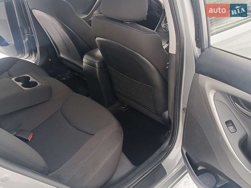 Седан Hyundai Elantra 2013 в Харькове