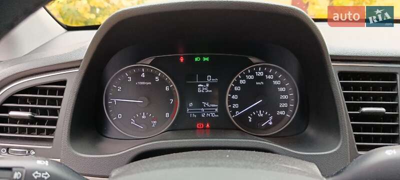 Седан Hyundai Elantra 2018 в Киеве