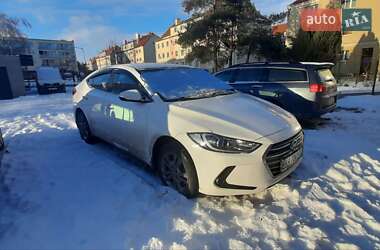 Седан Hyundai Elantra 2018 в Киеве