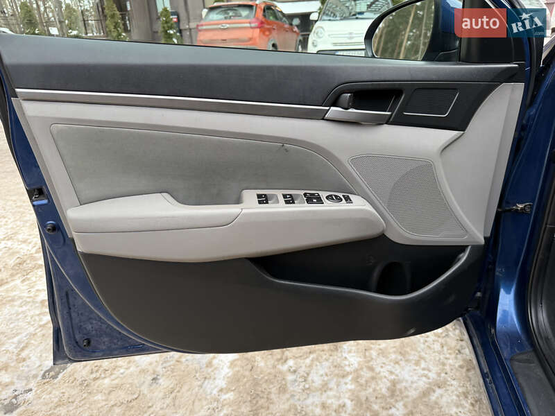 Седан Hyundai Elantra 2017 в Ирпене