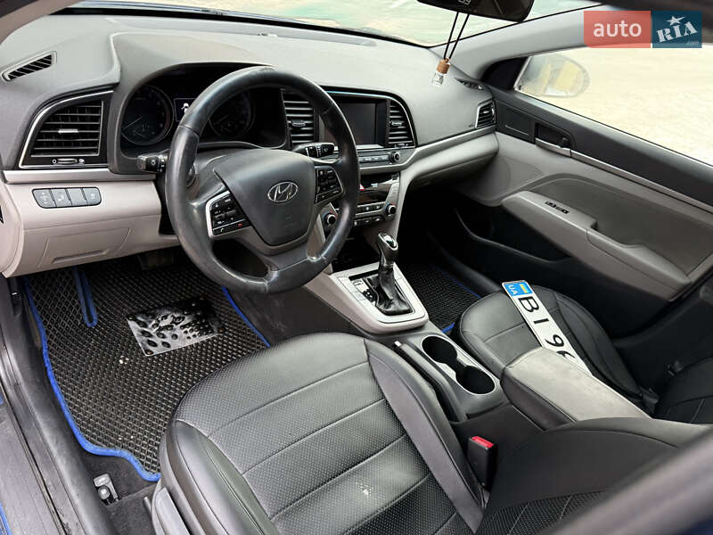 Седан Hyundai Elantra 2017 в Ирпене