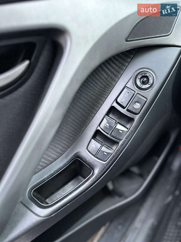 Седан Hyundai Elantra 2012 в Киеве