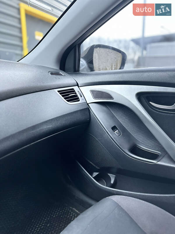 Седан Hyundai Elantra 2012 в Киеве