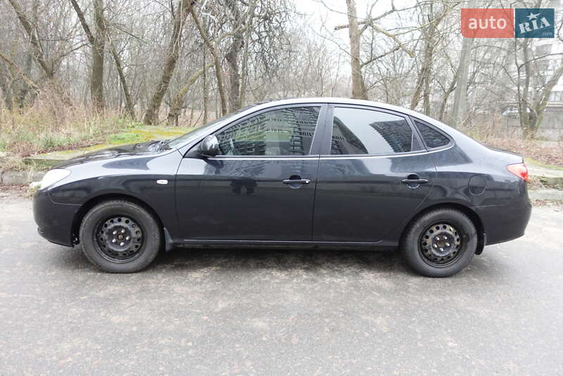 Седан Hyundai Elantra 2008 в Киеве